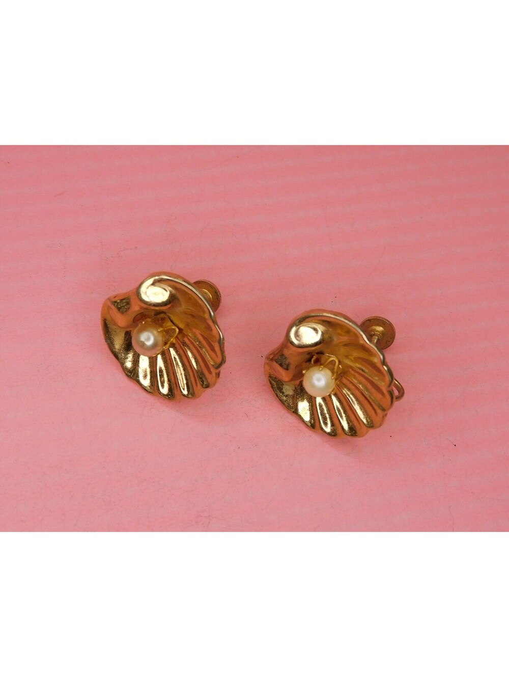 Vintage Gold and Pearl Clam Screwback Earrings